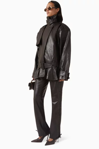 بنطال بأربطة جلد