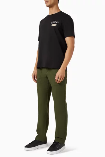 تي شيرت مزين بشعار الماركة قطن