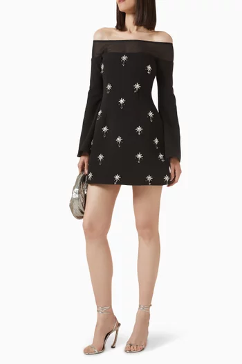 فستان ياسمين بأكتاف مكشوفة وتطريزات