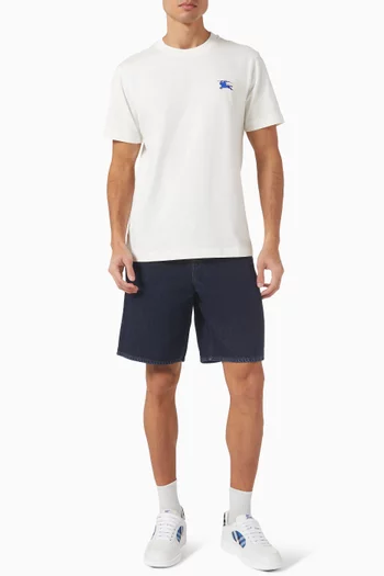 تي شيرت بشعار الفروسية قطن