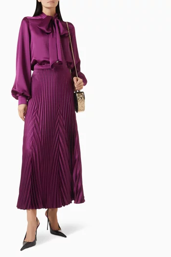 تنورة ستان بطيات