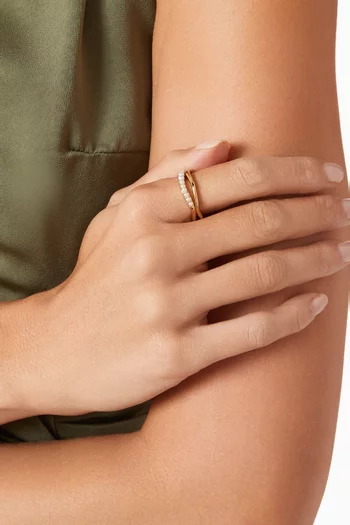 خاتم بتصميم انسيابي مرصع باللؤلؤ فضة إسترلينية مطلية بالذهب عيار 18