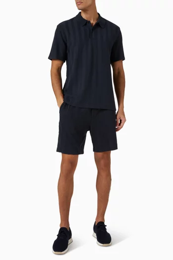 شورت بارز الملمس بنقشة خطوط متعرجة