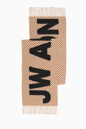 وشاح بنقشة مربعات وشعار الماركة صوف