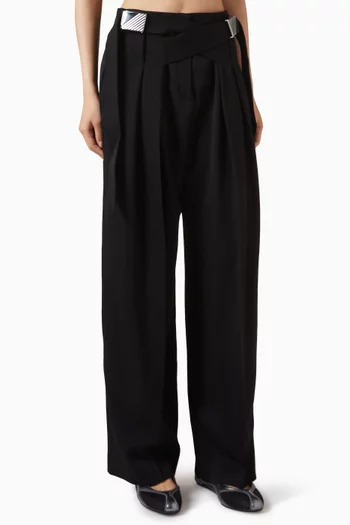 بنطال بإبزيم صوف