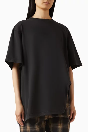 تي شيرت بشعار الماركة قطن