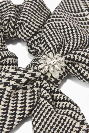 عقدة شعر بنقشة مربعات