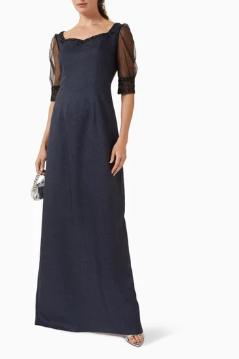 فستان مزين بتطريزات بالخرز