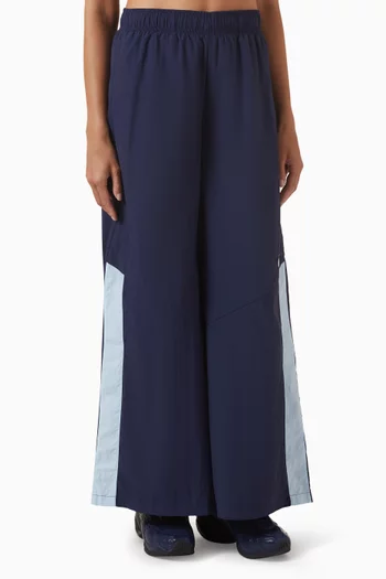 بنطال رياضي بقصة ساق واسعة