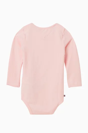 لباس قطعة واحدة بشعار الماركة