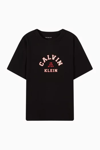 تي شيرت بشعار الماركة بتصميم جامعي قطن