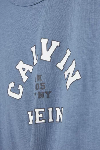 تي شيرت بشعار الماركة بتصميم جامعي قطن