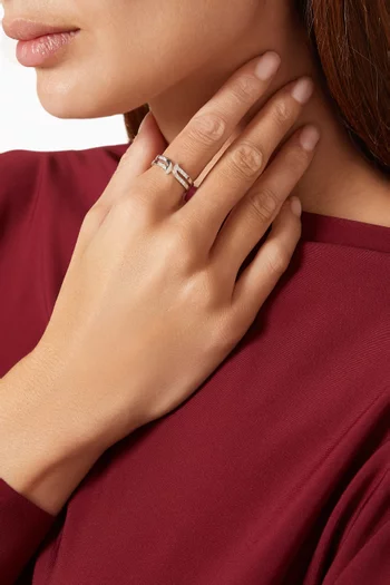 خاتم ألِف مرصع بماسات بافيه ذهب أبيض عيار 18