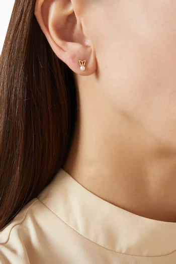 أقراط آرا بتصميم فراشة مرصعة باللؤلؤ ذهب أصفر عيار 18