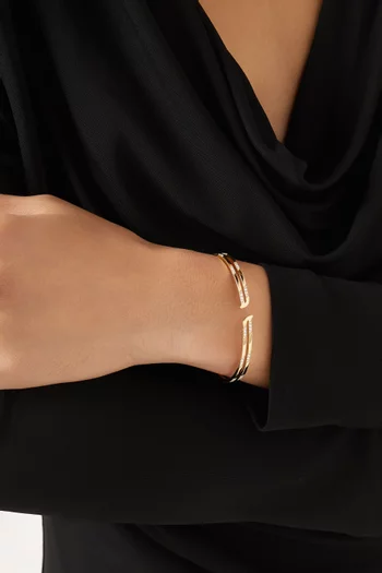 سوار ألِف مرصع بماسات بافيه ذهب عيار 18