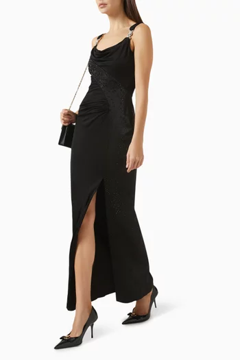 فستان بدرابيه وحلي معدنية بشعار ميدوسا جيرسيه انسيابي