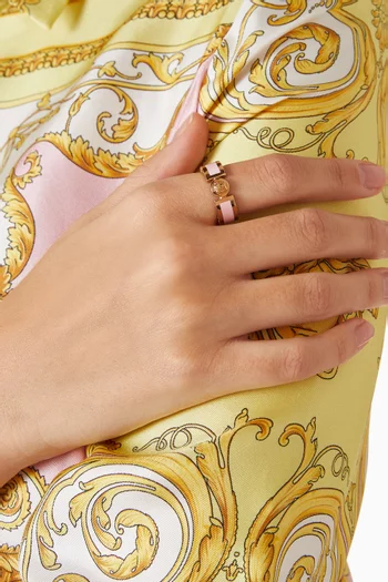 خاتم بشعار ميدوسا ‎‎'‎95 مطلي بالمينا نحاس بلون ذهبي