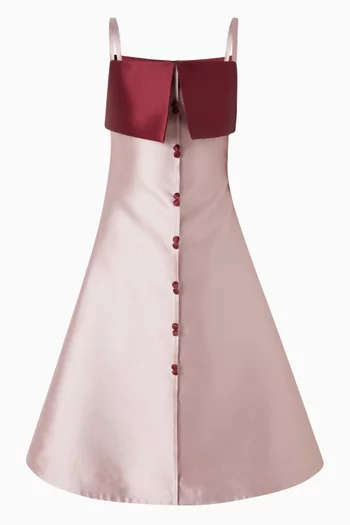 فستان طويل وقصة على شكل حرف A