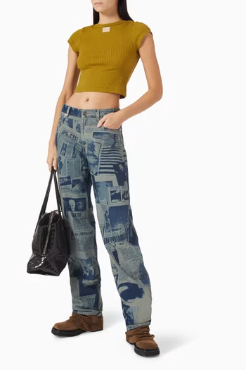 بنطال جينز بنقشة جرائد