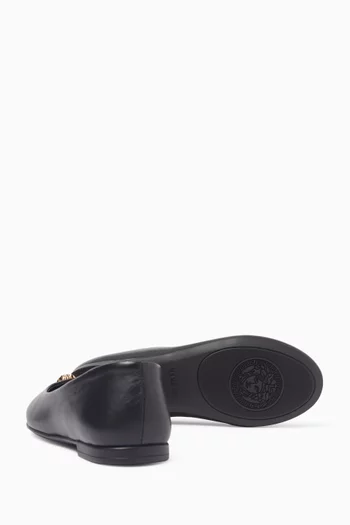 حذاء كلاسيك بشعار ميدوسا جلد