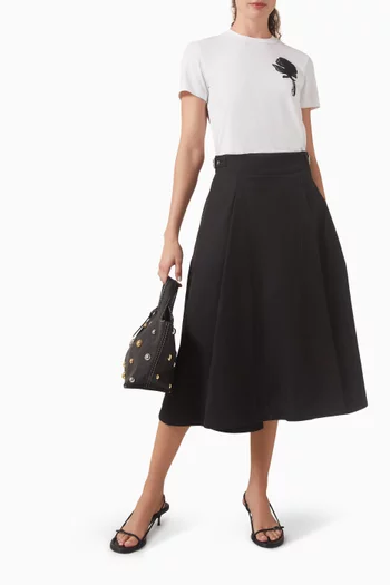 تي شيرت مطرز بزهرة قطن