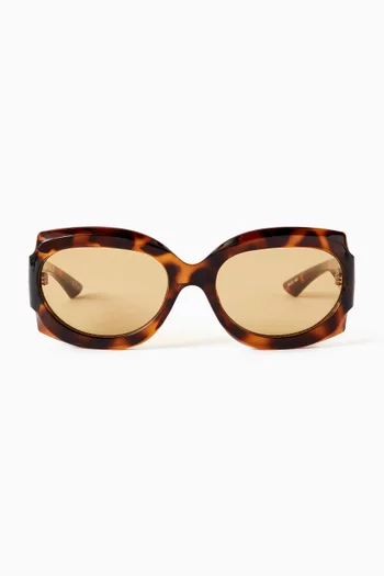 "Loveliness abold ode to vintage resort styling, oversized round silhouetteand three-dimensionally sculpted frame.":Brown    :One Size|219072572