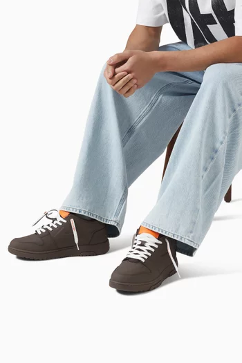 سنيكرز اوت اوف اوفيس بتصميم مقولب