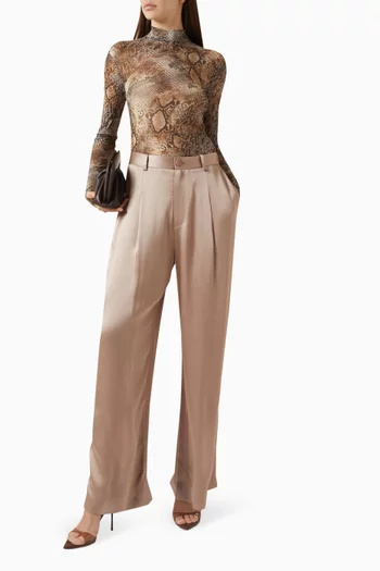 بودي سوت بياقة عالية ونقشة