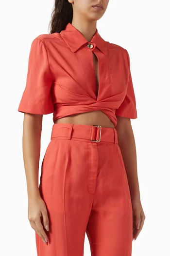 بلوزة قصيرة بتصميم ملفوف