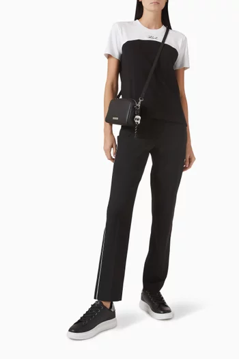 تي شيرت باللونين الأبيض والأسود ومطرز بشعار الماركة جيرسيه