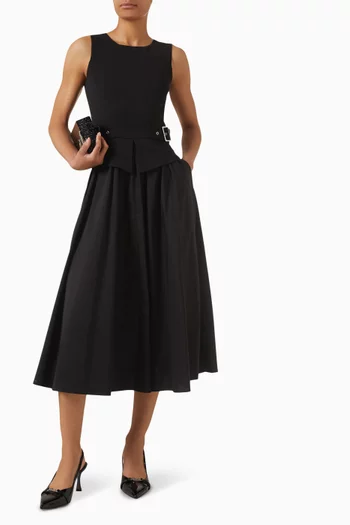 فستان بحزام وظهر مكشوف