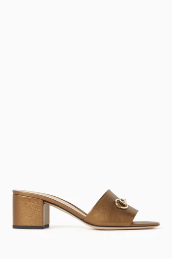 حذاء مفتوح من الخلف بحلية لجام الحصان وكعب 55 مم جلد لامع