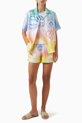 شورت بنقشة حروف شعار الماركة باهتة حرير