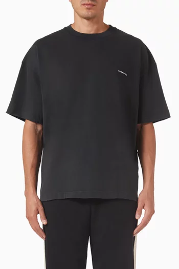 تي شيرت بشعار الماركة بحجم صغيرة قطن