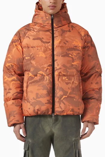 جاكيت بغطاء رأس مبطن بزغب ونقشة مموهة