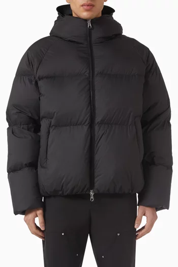 جاكيت مبطن بالزغب بغطاء رأس ونقشة مموهة لمختلف البيئات