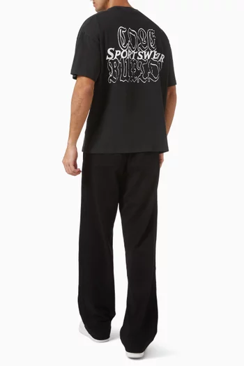 تي شيرت بأحرف الماركة وشعار Sportswear قطن