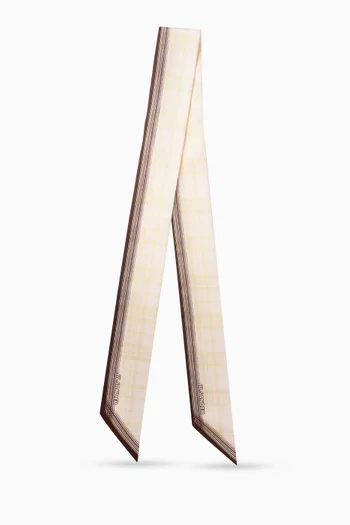 وشاح بنقشة مربعات وشعار الماركة حرير