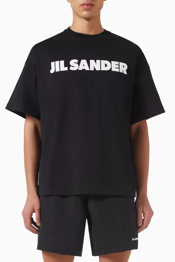 تي شيرت مزين بشعار الماركة قطن