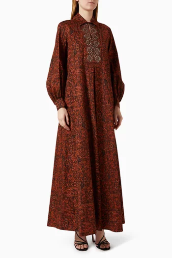 قفطان بنقشة ومطرز بأحجار الراين