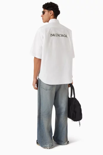 قميص فضفاض بشعار الماركة بتصميم أشرطة لاصقة قطن بوبلين