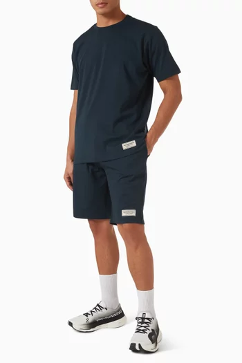 شورت بشعار الماركة وحياكة داخلية 10 بوصة قماش سوفتسكين معاد تدويره