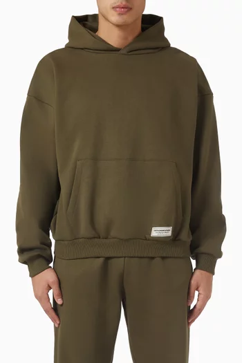 كنزة بغطاء رأس فضفاضة وشعار الماركة قطن