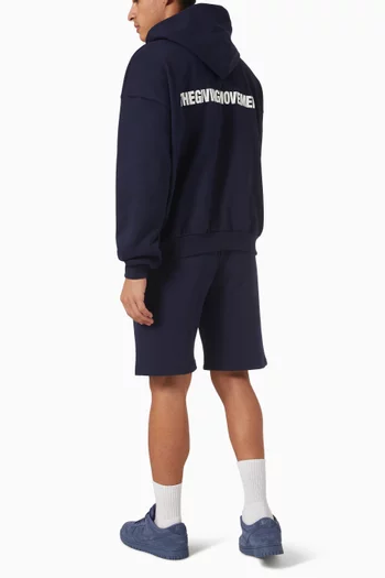 كنزة بغطاء رأس فضفاضة وشعار الماركة قطن