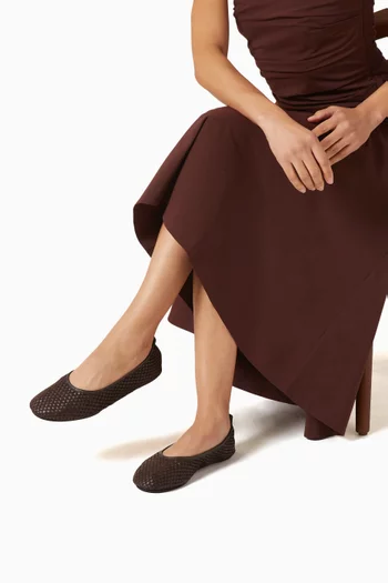 حذاء باليرينا بتصميم متشابك وكعب مسطح جلد