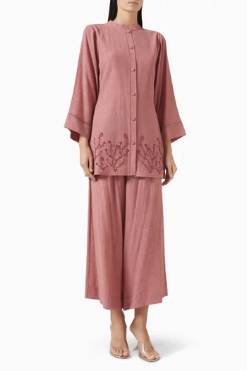 طقم مكون من قميص وبنطال