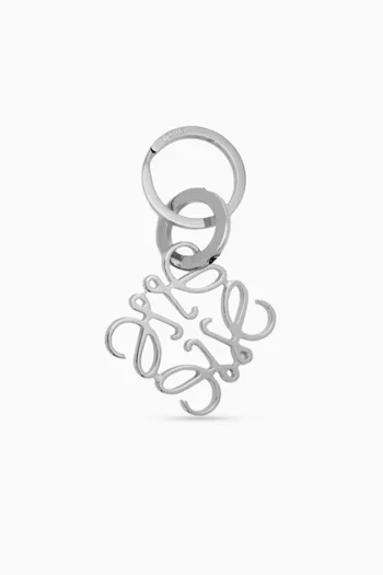 سلسلة مفاتيح بشعار الماركة نحاس