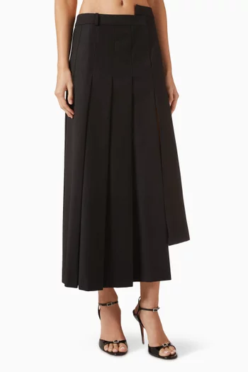 تنورة متوسطة الطول بأجزاء بطيّات