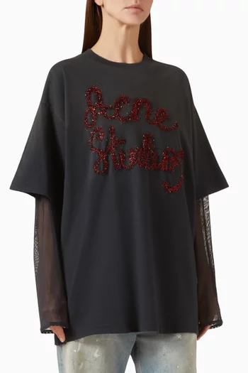 تي شيرت متعدد الطبقات بشعار الماركة قطن