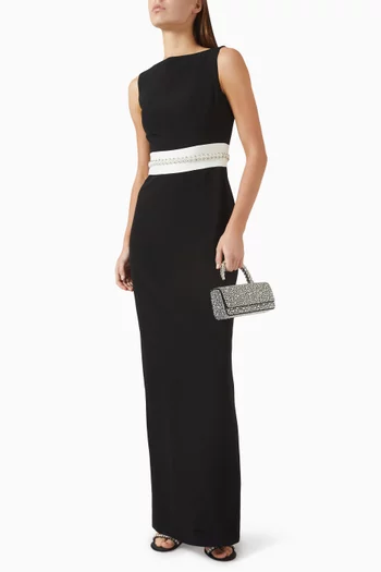 فستان سهرة بقصة مستقيمة وتطريزات